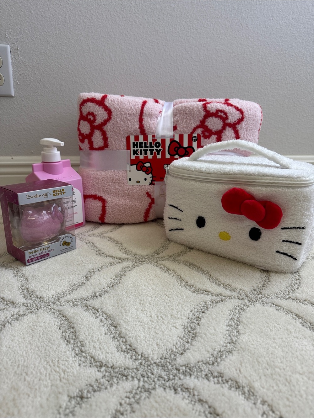 Hello Kitty Pink & White Kids Bath Gift Set with Red Bow Cosmetic Case